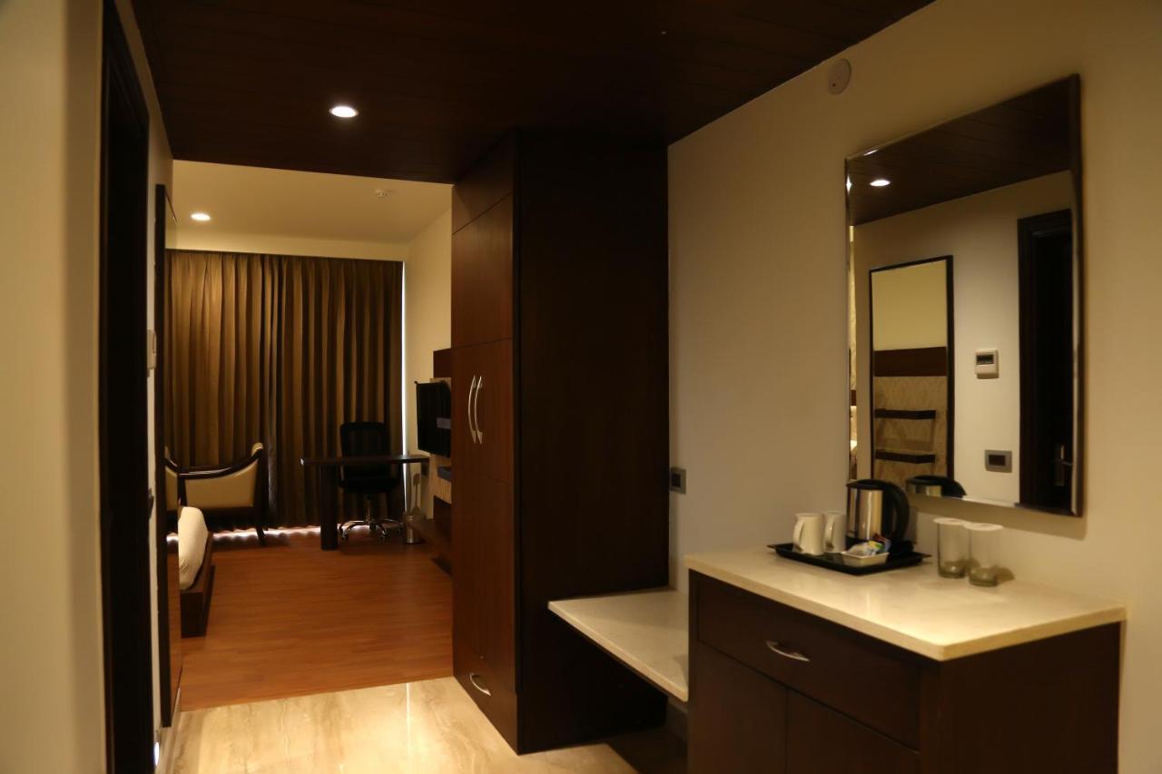 Hotel Imperia Suites Jalandhar Ngoại thất bức ảnh