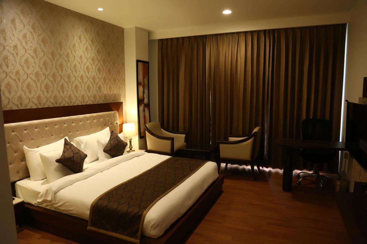 Hotel Imperia Suites Jalandhar Ngoại thất bức ảnh