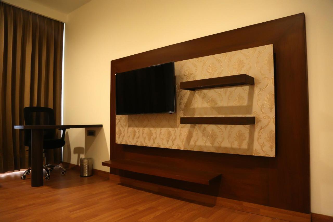 Hotel Imperia Suites Jalandhar Ngoại thất bức ảnh