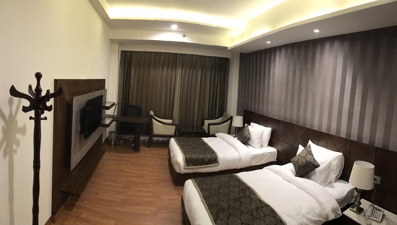 Hotel Imperia Suites Jalandhar Ngoại thất bức ảnh