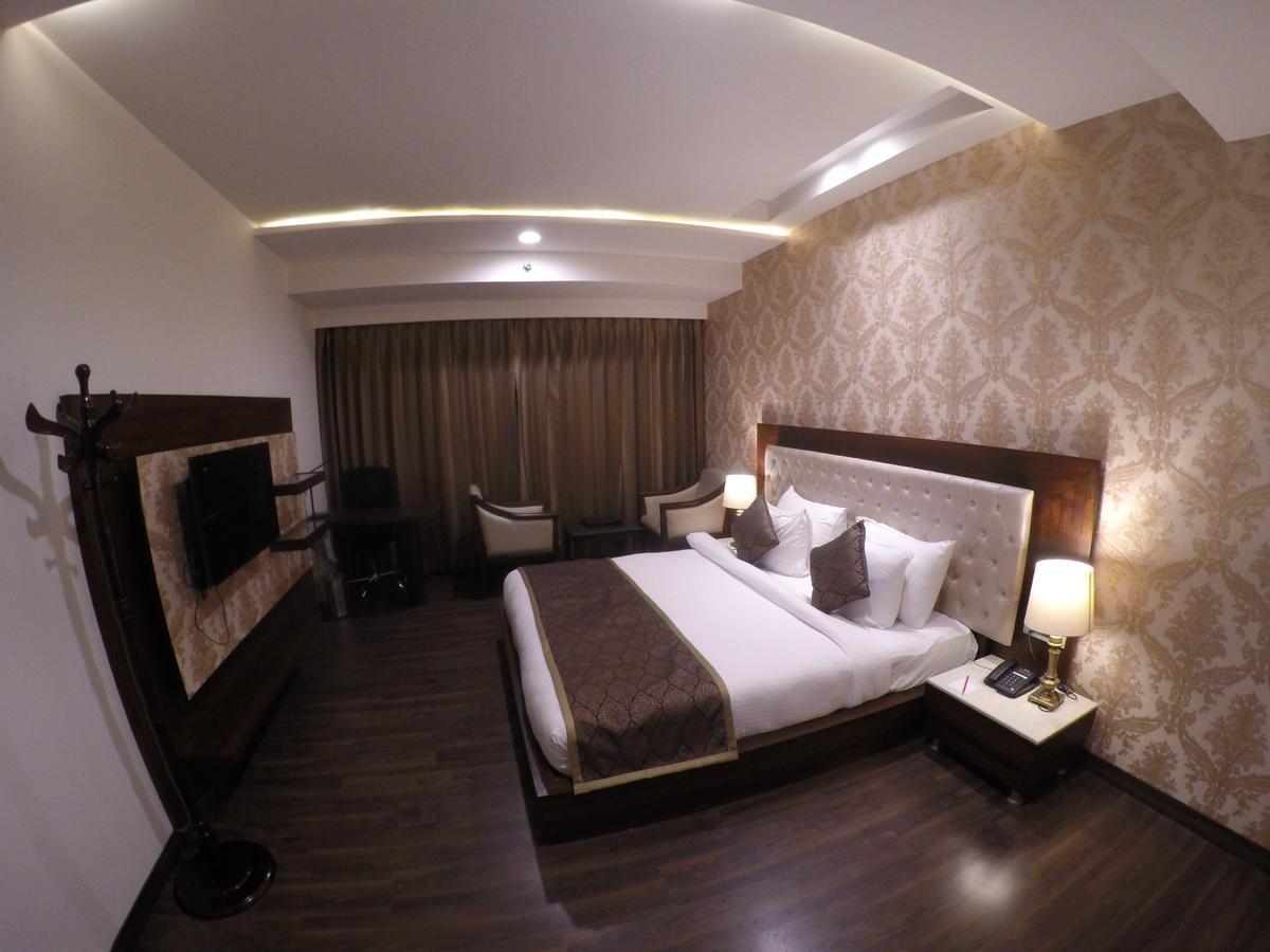 Hotel Imperia Suites Jalandhar Ngoại thất bức ảnh