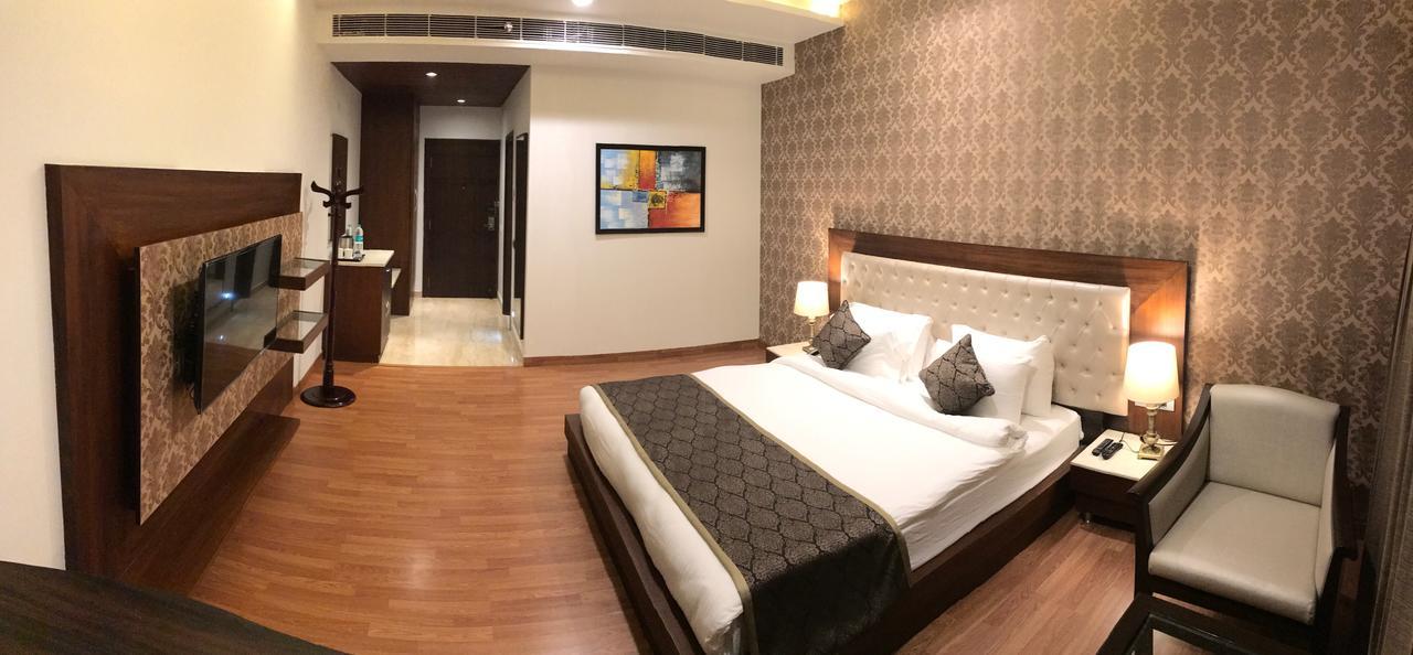 Hotel Imperia Suites Jalandhar Ngoại thất bức ảnh