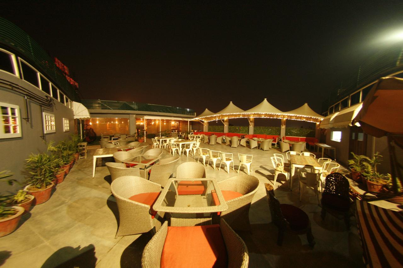 Hotel Imperia Suites Jalandhar Ngoại thất bức ảnh